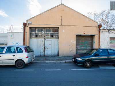 Il secondo � un edificio color salmone dal tetto spiovente: sbirciamo al suo interno tramite una fessura e ci ritroviamo davanti a uno scenario �apocalittico�...